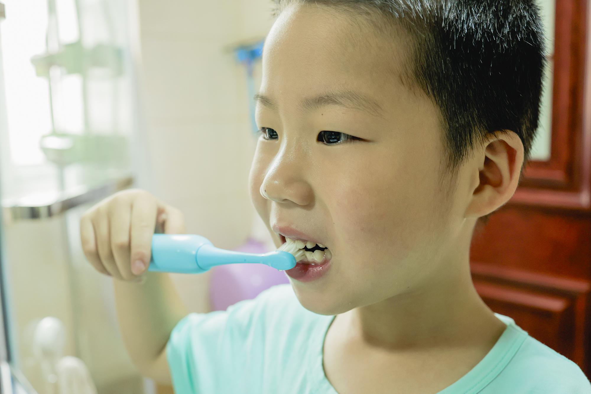 宝宝不肯刷牙怎么办或许你该给他试试电动牙刷