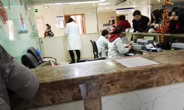 抽血、输液后,扎针处为何会出现一片淤青?不妨了解下,涨涨知识休闲区蓝鸢梦想 - Www.slyday.coM 抽血、输液后,扎针处为何会出现一片淤青?不妨了解下,涨涨知识休闲区蓝鸢梦想 - Www.slyday.coM