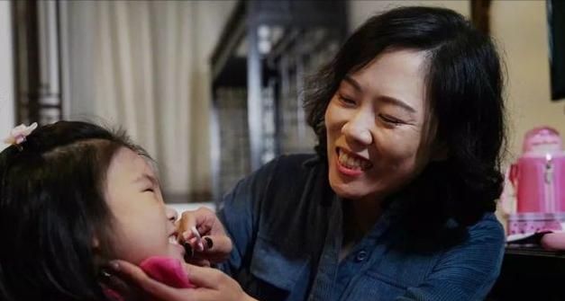 辞职看世界的女教师,6年后为生计讲脱口秀,网友：世界不看了?休闲区蓝鸢梦想 - Www.slyday.coM