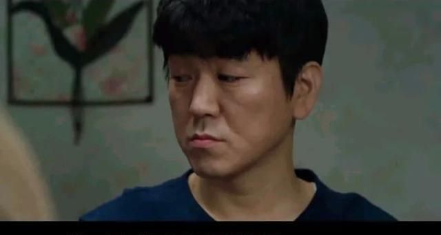 豆瓣评分7.2,韩国电影《爸爸是女儿》开始玩“父女身体互换梗”休闲区蓝鸢梦想 - Www.slyday.coM