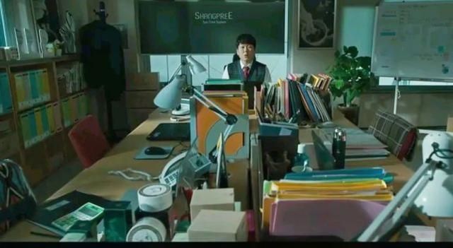 豆瓣评分7.2,韩国电影《爸爸是女儿》开始玩“父女身体互换梗”休闲区蓝鸢梦想 - Www.slyday.coM