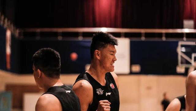 无缘cba顶薪合同范子铭与北京首钢正式续约目标重返国家队