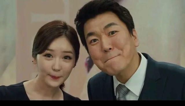 豆瓣评分7.2,韩国电影《爸爸是女儿》开始玩“父女身体互换梗”休闲区蓝鸢梦想 - Www.slyday.coM