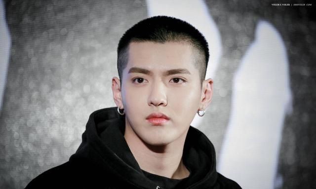 吴亦凡塌房,成全了3个歌手,坑苦了2个导演,毁掉1个女演员。休闲区蓝鸢梦想 - Www.slyday.coM