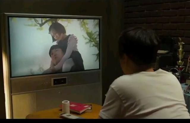 豆瓣评分7.2,韩国电影《爸爸是女儿》开始玩“父女身体互换梗”休闲区蓝鸢梦想 - Www.slyday.coM