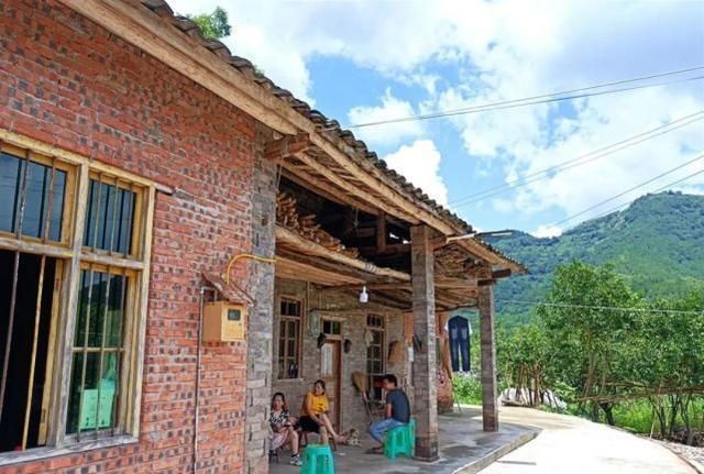 丈夫死后与男子录像,被指不守妇道|吴光伟|公公|妇道_新浪新闻