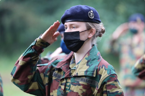 比利时王室齐聚王后穿印花裙子漂亮20岁女王储穿军装飒爽英姿