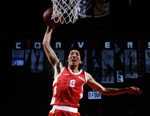 巩晓彬胡卫东正式超越宫鲁鸣穆铁柱跻身为第一批篮坛名人堂成员