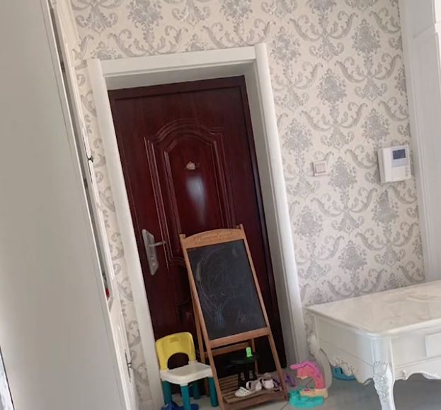 内蒙古一女孩向妈妈哭诉想“换个爸爸”,说出原因后让人哭笑不得休闲区蓝鸢梦想 - Www.slyday.coM