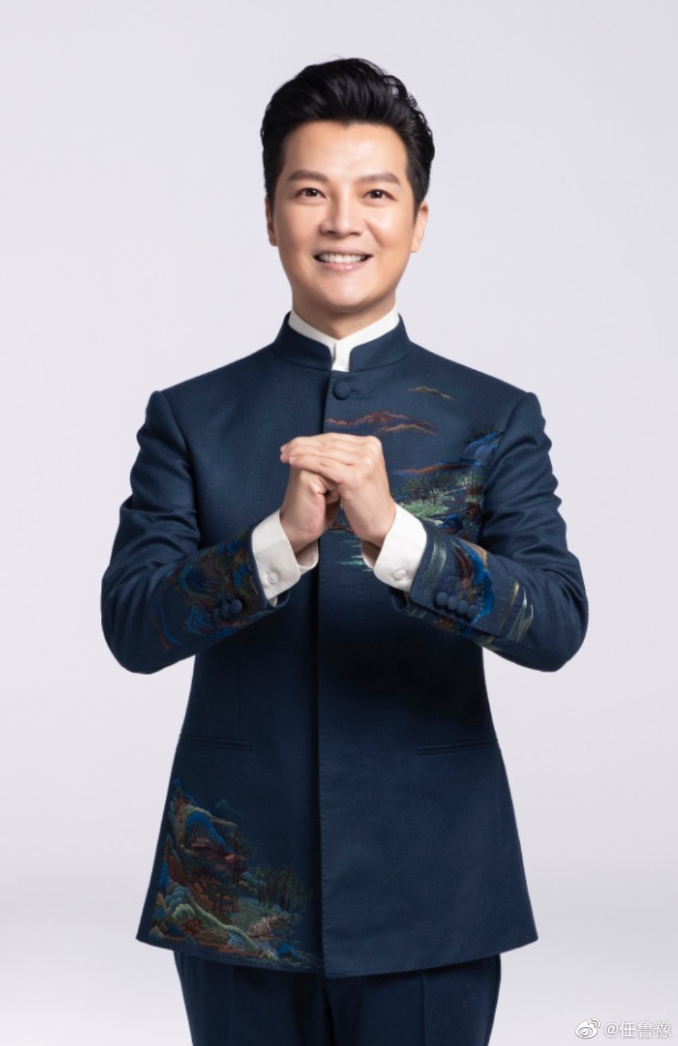 任鲁豫晒视频声援河南神情憔悴眼角泛泪坦言因暴雨而失眠