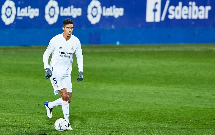 记者:瓦拉内还未明确表示会离队,他仍有可能留在皇马