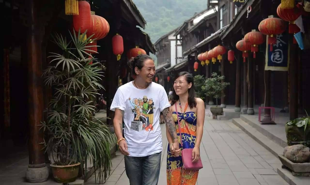 辞职看世界的女教师,6年后为生计讲脱口秀,网友：世界不看了?休闲区蓝鸢梦想 - Www.slyday.coM