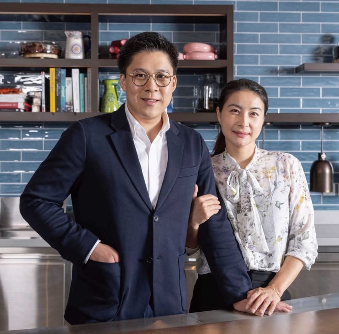 郭晶晶前往东京当奥运会裁判，霍启刚拍其背影难舍难分，甜秀恩爱休闲区蓝鸢梦想 - Www.slyday.coM