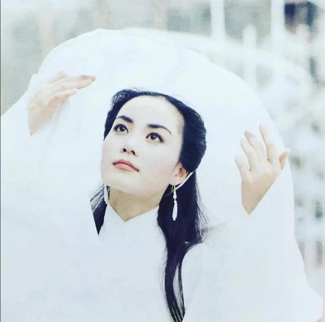 王菲既有影后提名也有电视剧收视率年冠这都不算影视歌三栖