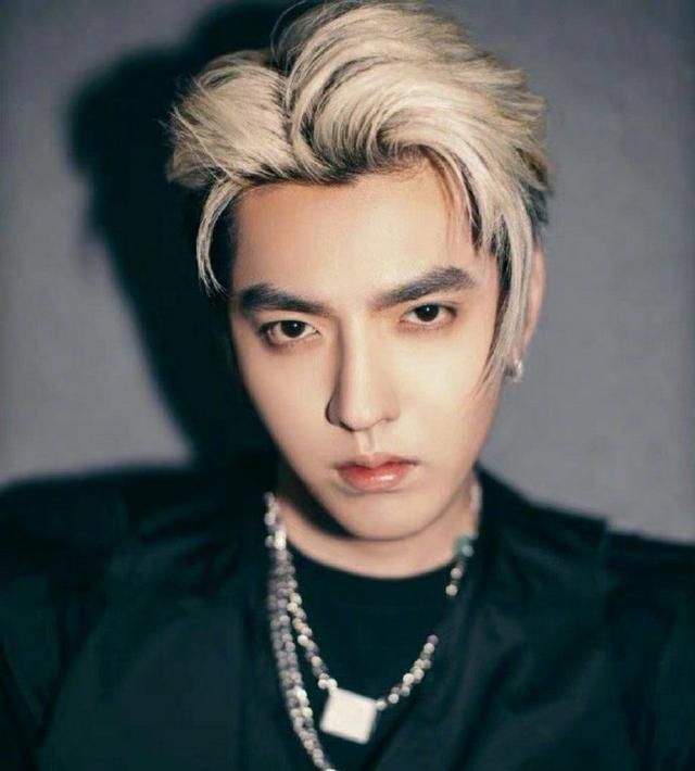 吴亦凡塌房,成全了3个歌手,坑苦了2个导演,毁掉1个女演员。休闲区蓝鸢梦想 - Www.slyday.coM