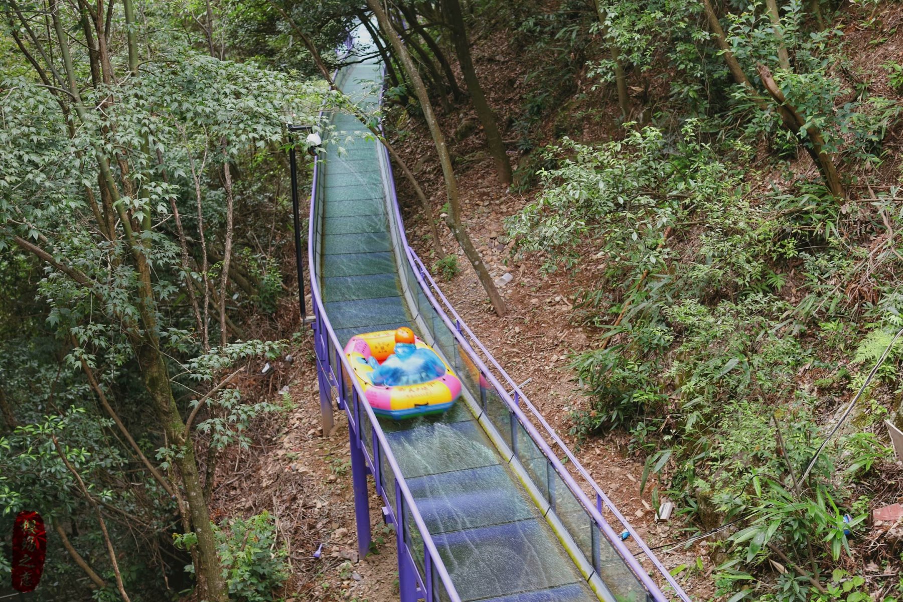 浙江有个宝藏景区,以"天子"为名,拥有世界最长的通体玻璃漂流