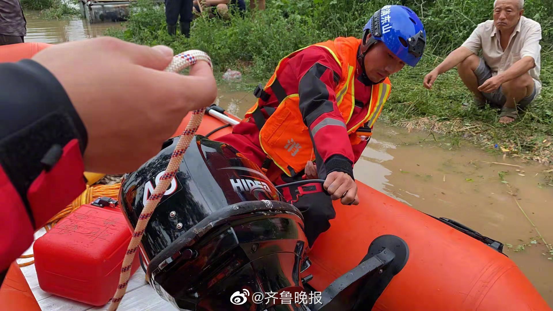 河南籍消防员放弃休假归队救援