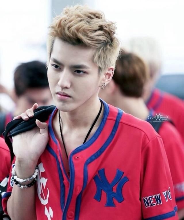 吴亦凡塌房,成全了3个歌手,坑苦了2个导演,毁掉1个女演员。休闲区蓝鸢梦想 - Www.slyday.coM