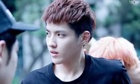 吴亦凡塌房,成全了3个歌手,坑苦了2个导演,毁掉1个女演员。休闲区蓝鸢梦想 - Www.slyday.coM