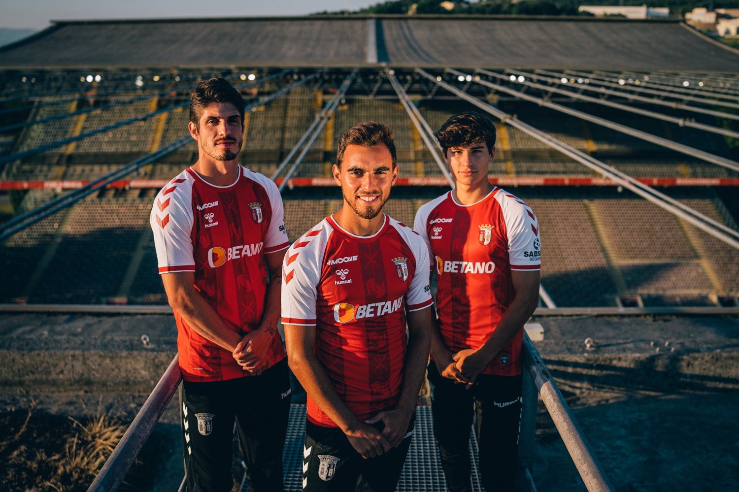 布拉加发布2021/22赛季主客场球衣