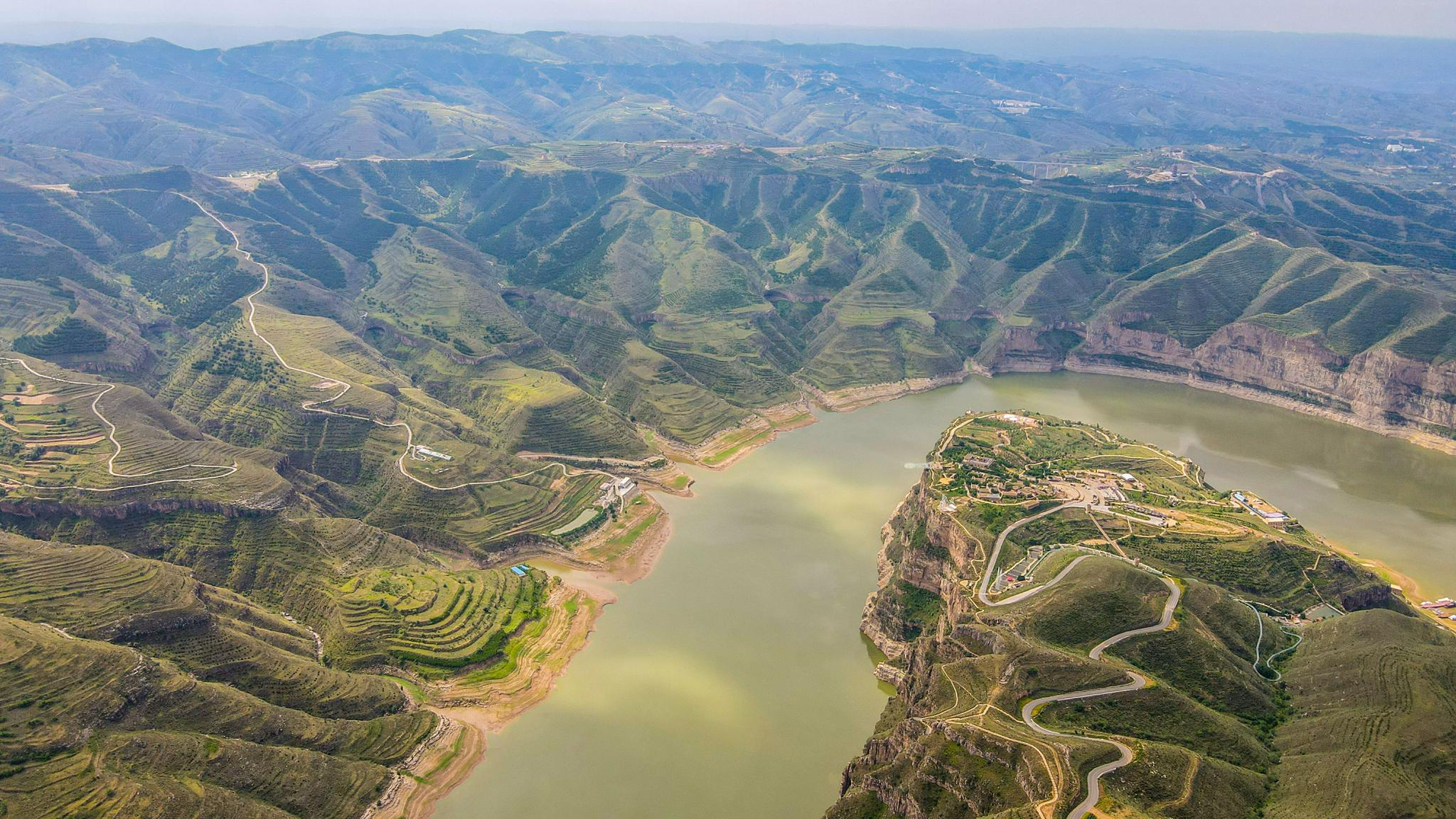 7月21日在内蒙古准格尔旗拍摄的黄河大峡谷风光(无人机照片).