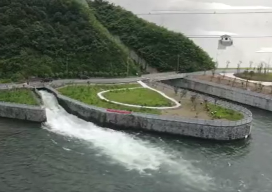 强台风烟花走得特别慢，正以人步行的速度前进，或带来惊人降雨，景区教学渔船这样应对休闲区蓝鸢梦想 - Www.slyday.coM