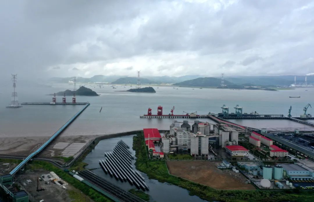 强台风烟花走得特别慢，正以人步行的速度前进，或带来惊人降雨，景区教学渔船这样应对休闲区蓝鸢梦想 - Www.slyday.coM