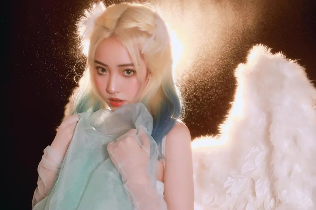 领秀重庆封面人物丨何元凤传播健康美丽是一生追求