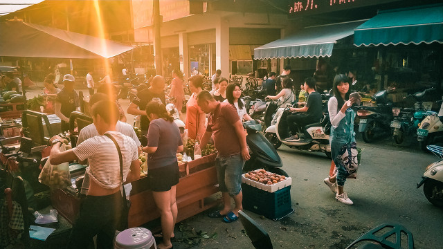 浙江东阳市振兴路地摊经济联合工会让近千名摆摊人员有了娘家
