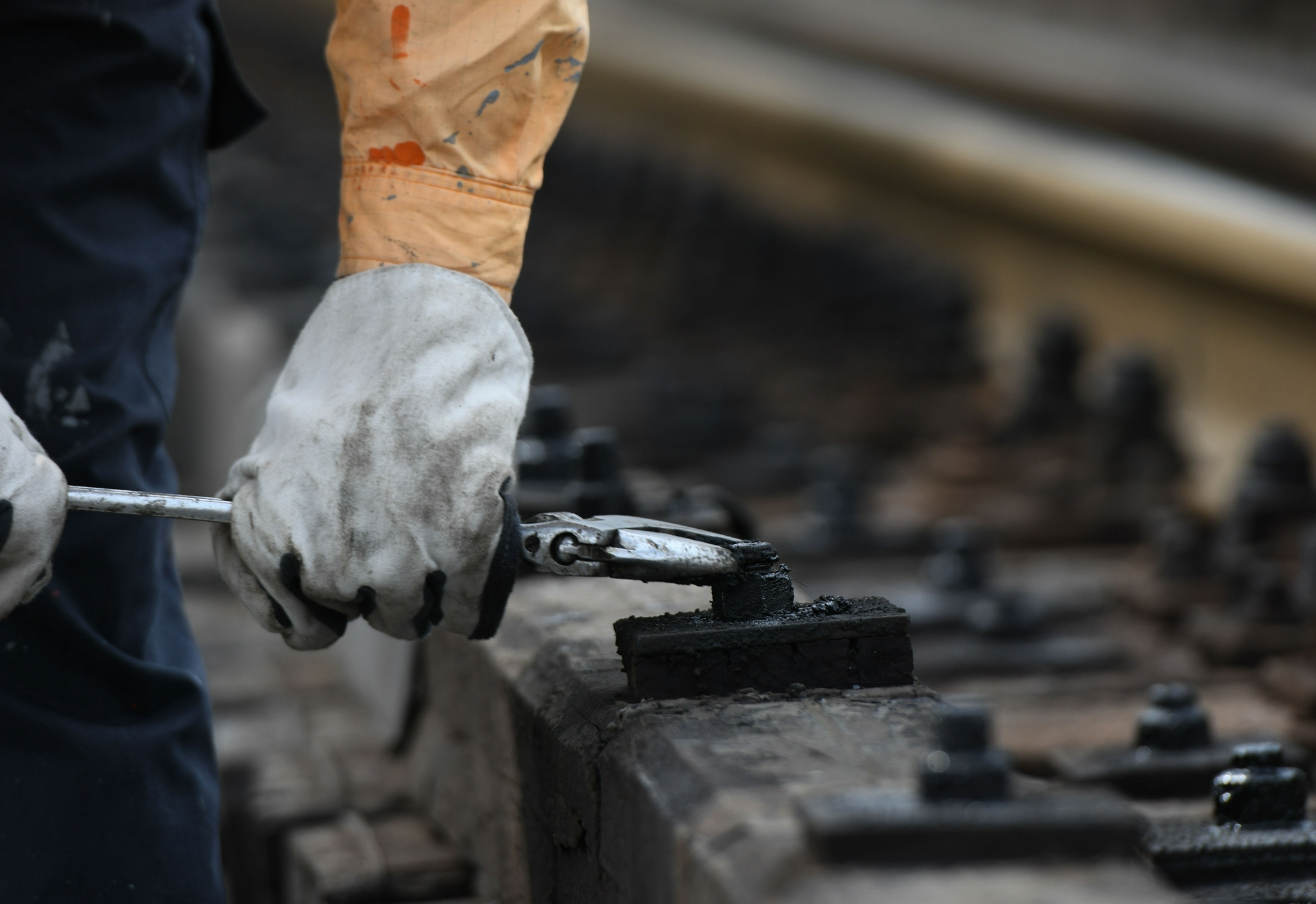 百年铁路大桥守护者