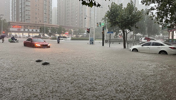 郑州暴雨。图片来源：视觉中国