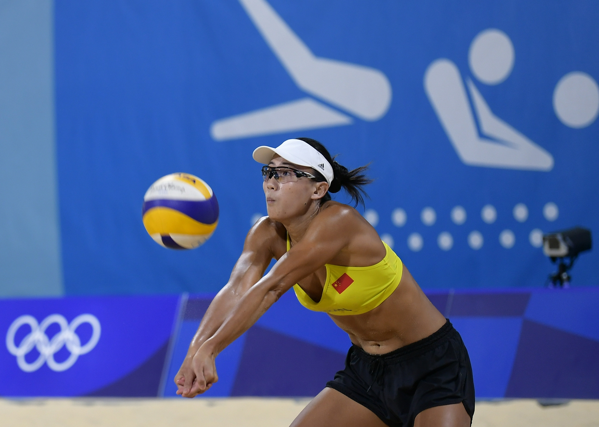 沙滩排球——中国队赛前训练|沙滩排球|李贺|薛晨_新浪新闻