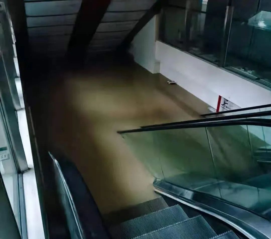 郑大一附院河医院区通往地下一层的电梯
