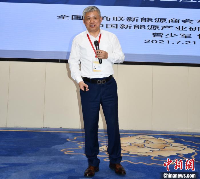 图为曾少军作主旨演讲。　青海省工商联供图