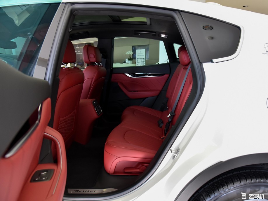 实用的浪漫主义 小哥带你一起看玛莎拉蒂levante