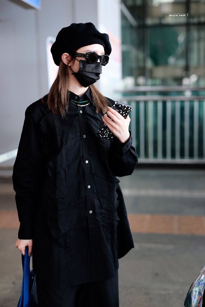 孟美岐近日机场私服一组,干练利落,美又飒!