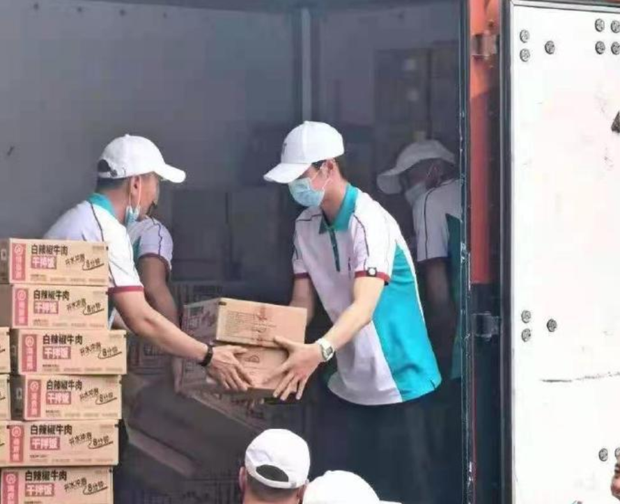 韩红安慰河南网友,日夜兼程四个字看哭众人,王一博一路同行休闲区蓝鸢梦想 - Www.slyday.coM 韩红安慰河南网友,日夜兼程四个字看哭众人,王一博一路同行休闲区蓝鸢梦想 - Www.slyday.coM