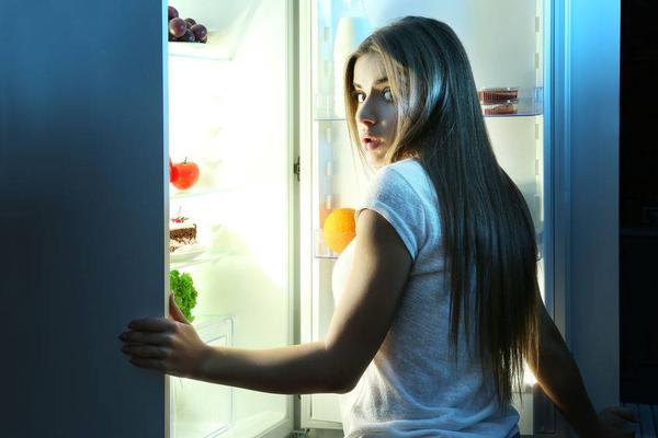 将表层切掉再吃没有用！吃不完的隔夜西瓜，夏季又该如何保存？休闲区蓝鸢梦想 - Www.slyday.coM