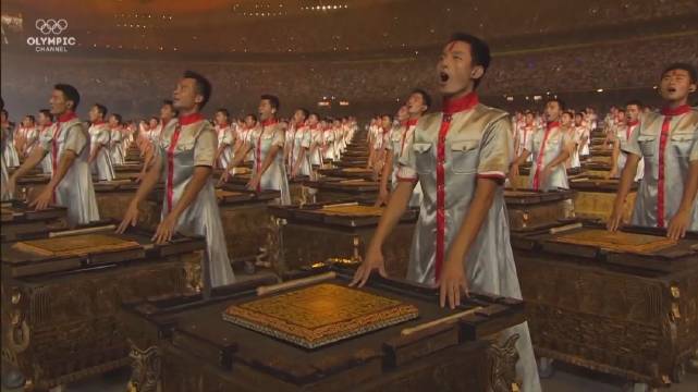 来回顾由张艺谋担任总导演的,千人击缶而歌的宏大场面……|开幕式|北京奥运会|美感_新浪新闻