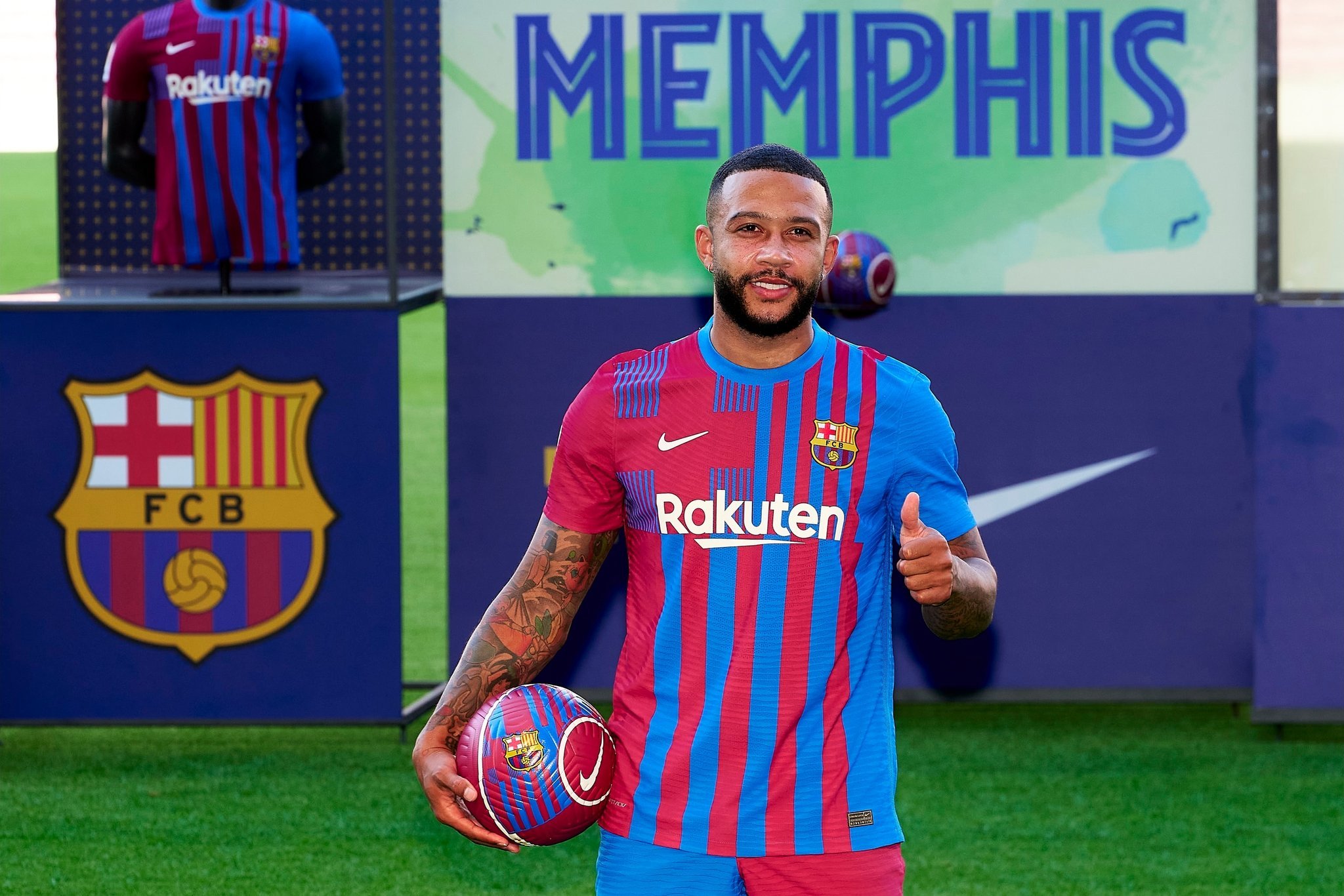 德佩正式亮相诺坎普977815|德佩|诺坎普|巴萨_新浪新闻