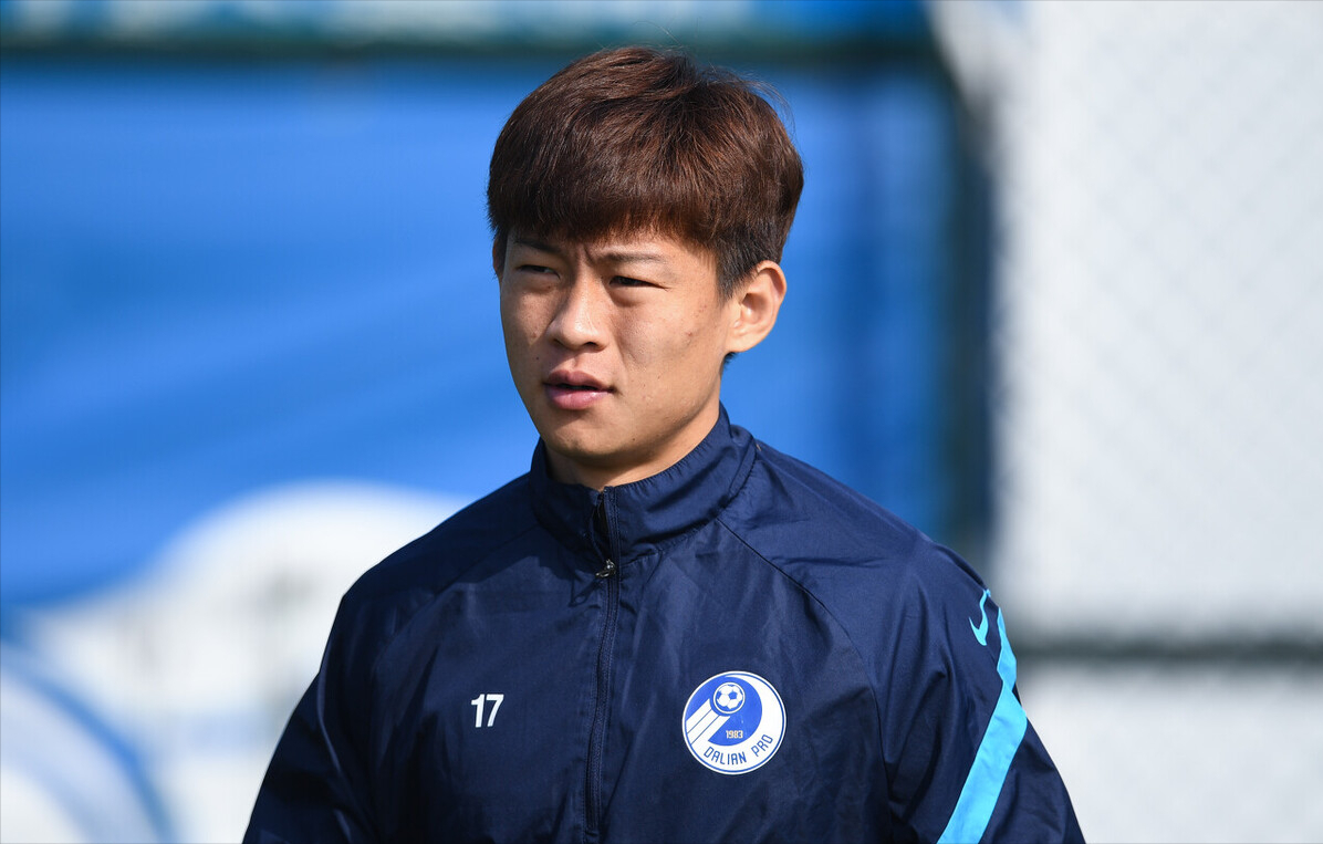 中卫小将替补登场!|小将|杨鹏举|替补_新浪新闻