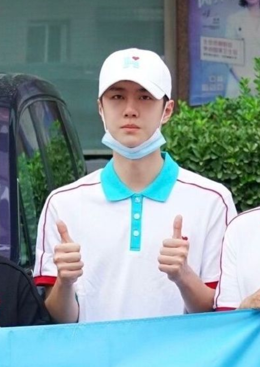 韩红安慰河南网友,日夜兼程四个字看哭众人,王一博一路同行休闲区蓝鸢梦想 - Www.slyday.coM 韩红安慰河南网友,日夜兼程四个字看哭众人,王一博一路同行休闲区蓝鸢梦想 - Www.slyday.coM