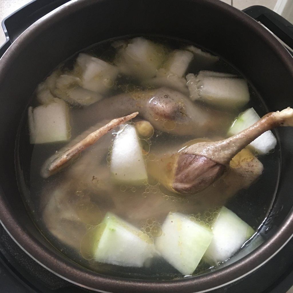 冬瓜三白煲老鸭,夏日解暑消肿的绝佳汤饮,快来学着做一道吧|老鸭|冬瓜