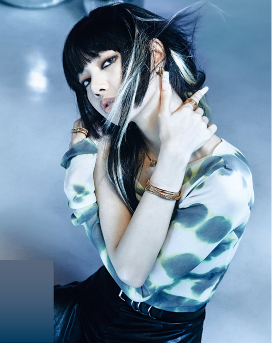 lisa最新时尚画报来袭公主切的头发配挑染美的一点不掺假