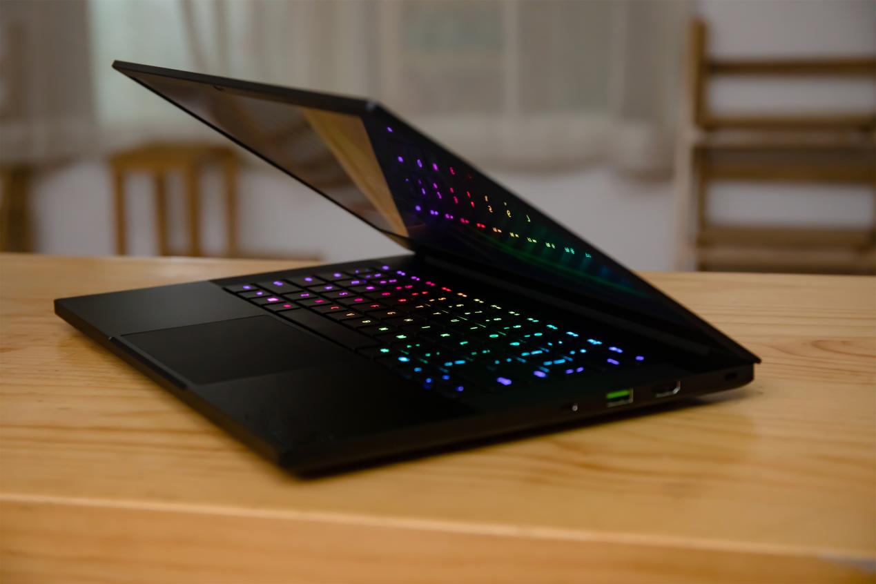 夏日游戏装备,雷蛇灵刃14锐龙版轻装来战__财经头条