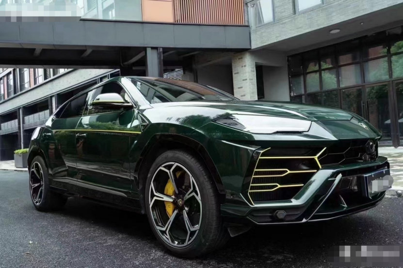膜呗改色案例:兰博基尼urus改色深翠绿 有了皇家气质