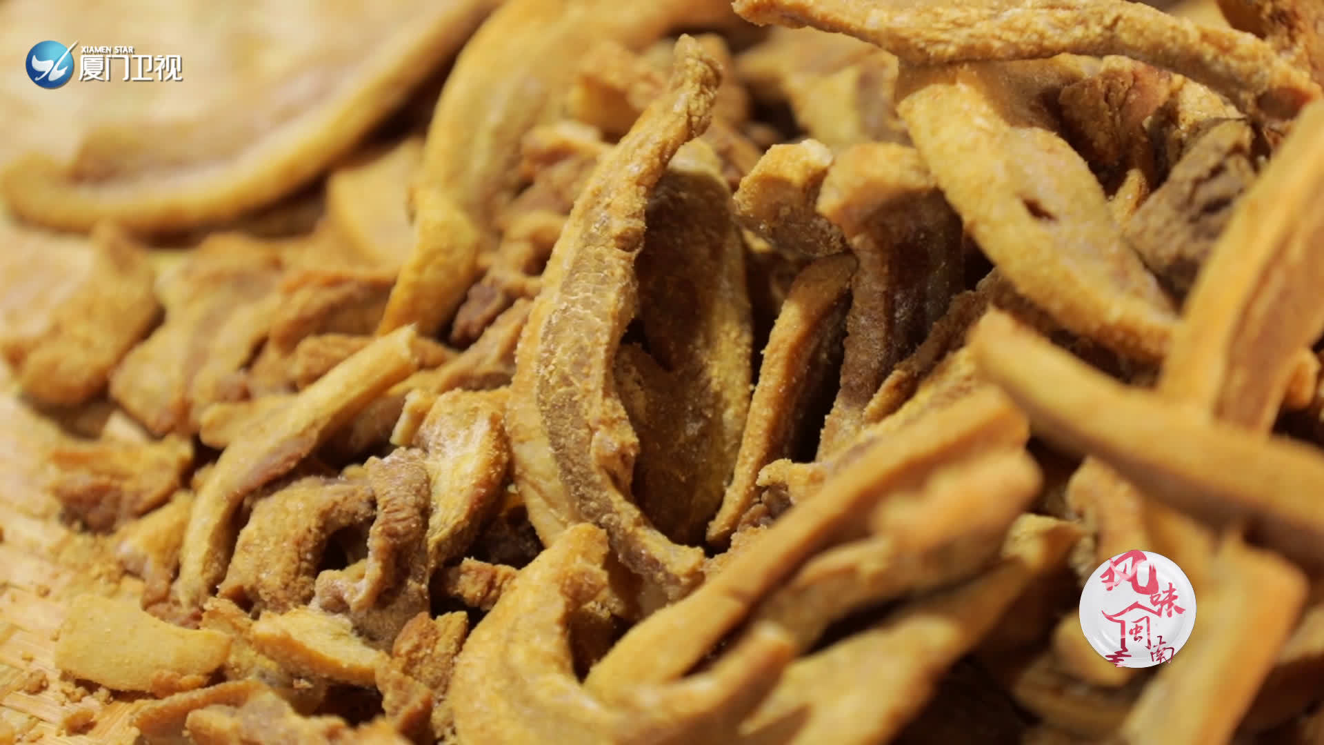 闽南通龙湖猪油粕:撒上配料为肉粕提香