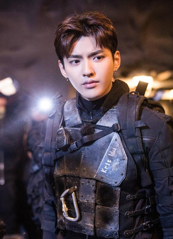 72层奇楼难逃质疑虽否认吴亦凡片酬但曾被曝欠农民工工资