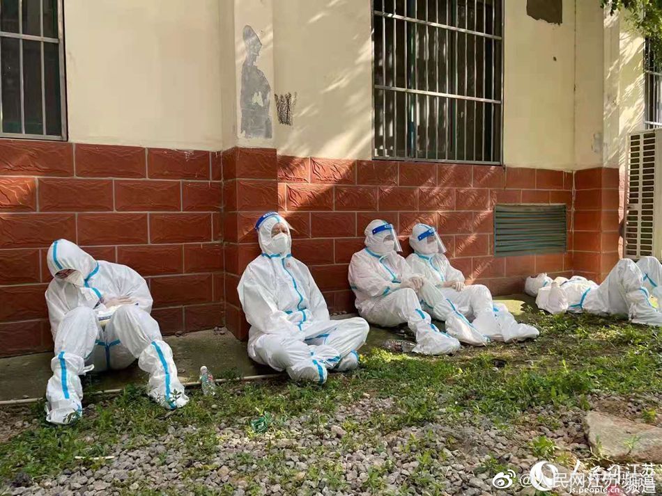 组图南京战疫中的温暖瞬间