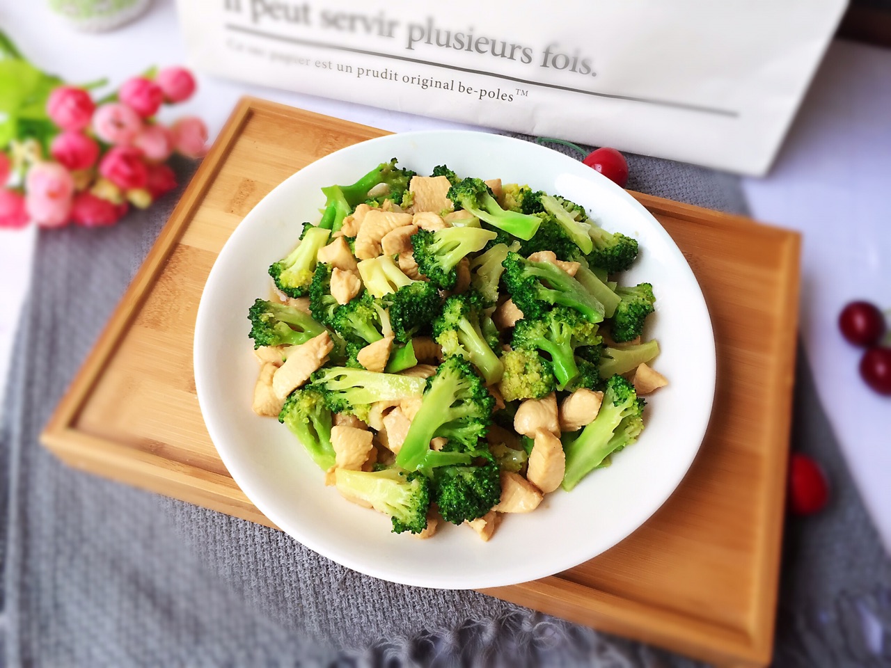 清淡可口的鸡胸肉炒西兰花不仅做法简单更是好吃不腻